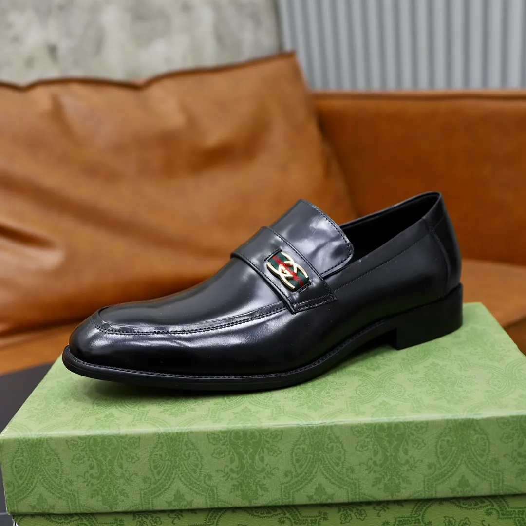 Men's shoes: 250🙅‍♂️🙅‍♂️🙅‍♂️Niuli Brand: GUCCI Size: 38-44 (45 can be customized) Level: Counter classic Material: Original soft cowhide upper Comfortable cowhide lining Original lightweight outsole Style category: Business casual footwear Driving leather shoes Color: Actual picture color
